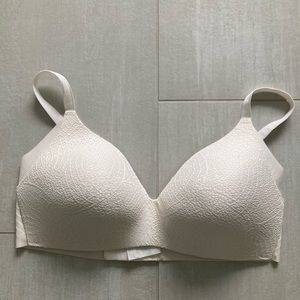 Knix wing woman bra size 5